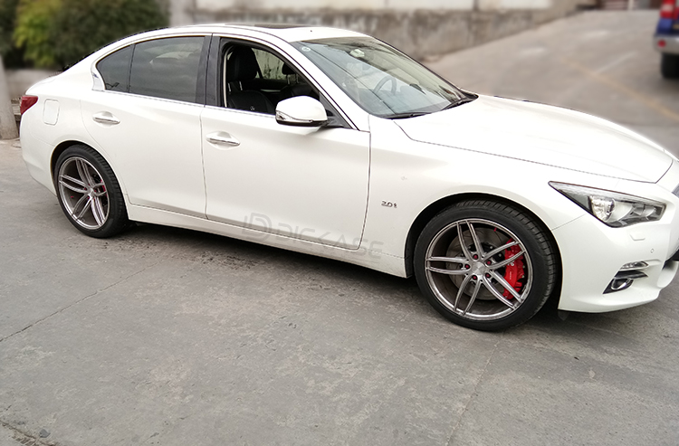 英菲尼迪Q50升級(jí)AP95系列前六后四剎車(chē)