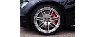奧迪A6剎車升級(jí)前置brembo V6配380孔盤后輪升級(jí)370孔盤！