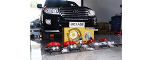 2015款豐田蘭德酷路澤，剎車升級(jí)前六后四套裝安裝過程