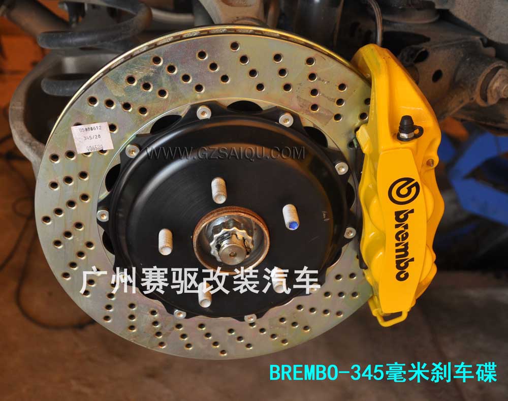 換裝的卡鉗和剎車碟，性能提升